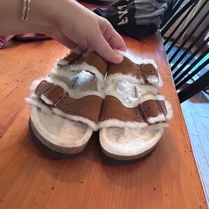 Birkenstock Arizona shearling size 40/9.5 in perfect condition w box cognac